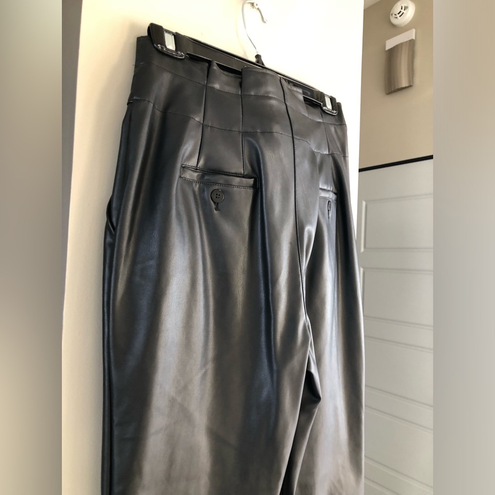 Vegan leather paperbag pants - Picture 4 of 5